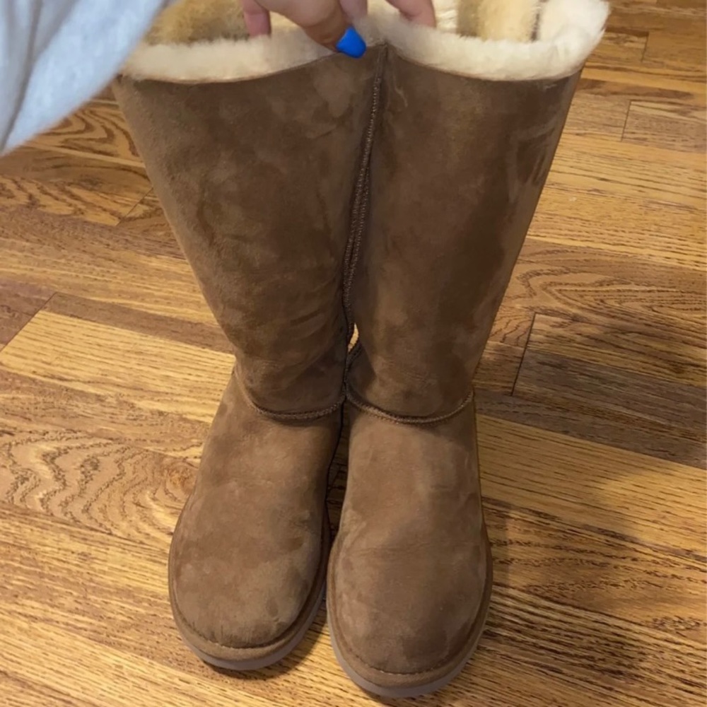 SUPER cute tall tan UGG boots with bows